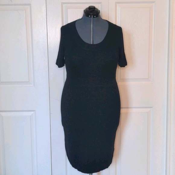 Black Short Sleeve Sweater Dress - Picture 1 of 8